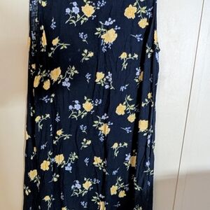 Chic Floral Maxi Dress in Black and Yellow